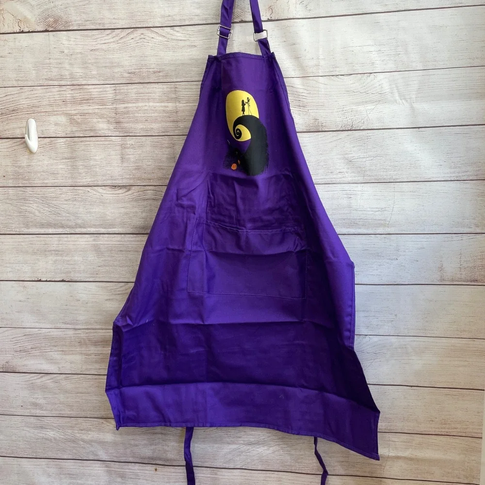 NEW IN BOX‎ DISNEY THE NIGHTMARE BEFORE CHRISTMAS OFFICIAL COOKBOOK & APRON
